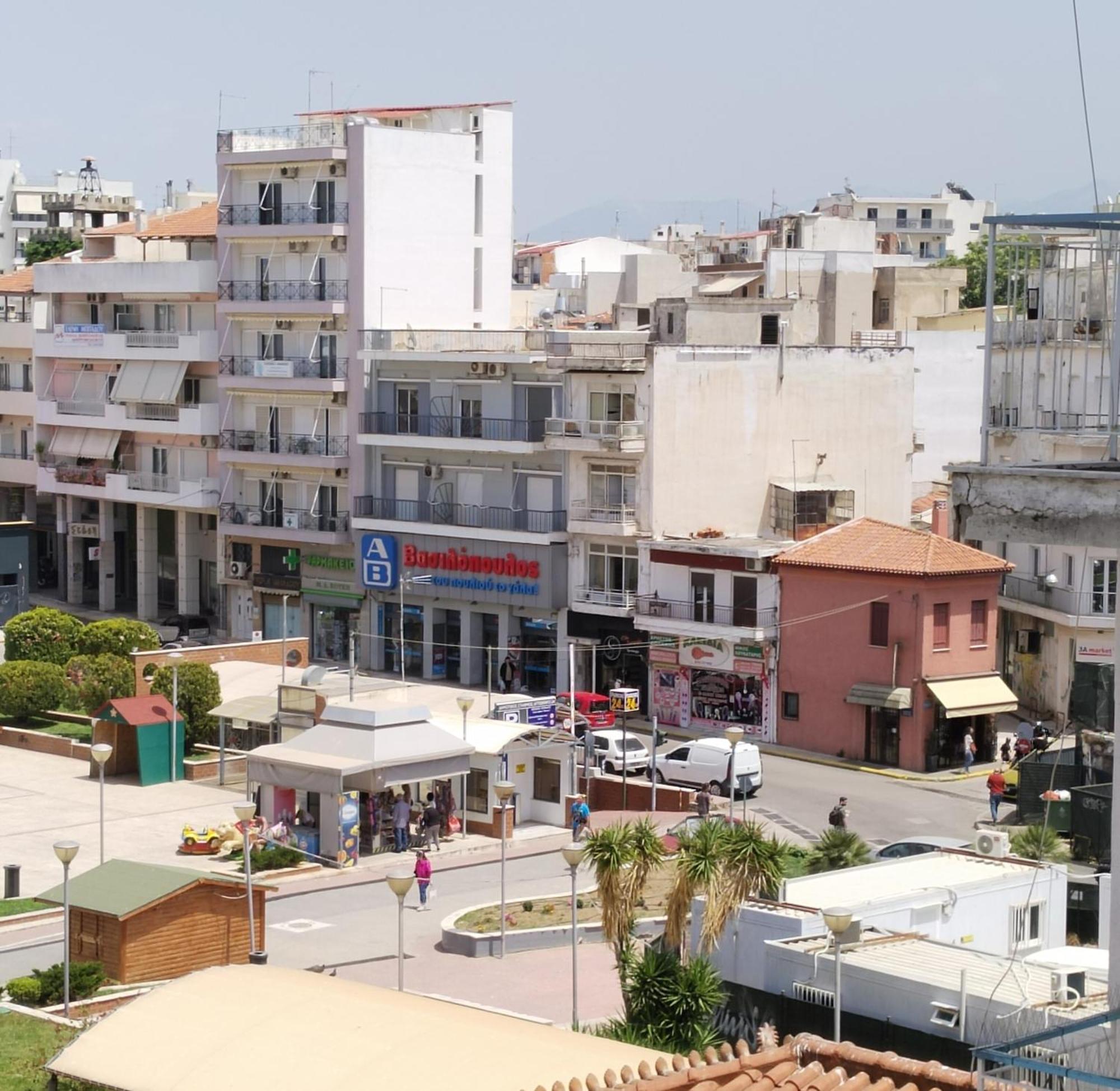 Irene΄S Downtown Apartment Chalkida Luaran gambar